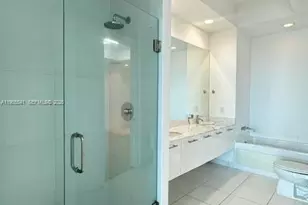 55 SE 6th St, Miami, FL 33131 - Photo 8