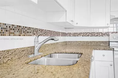 8914 Belle Aire Dr, Boca Raton, FL 33433 - Photo 30