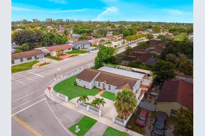 19897 NW 62nd Ave, Hialeah, FL 33015 - Photo 4