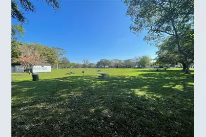 19897 NW 62nd Ave, Hialeah, FL 33015 - Photo 30