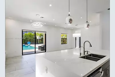 8900 NW 161st Ter, Miami Lakes, FL 33018 - Photo 4