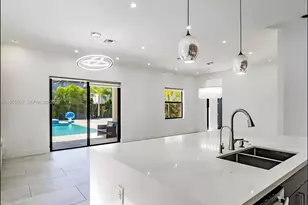 8900 NW 161st Terrace, Miami Lakes, FL 33018 - Photo 4