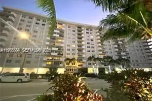 401 Golden Isles Dr, Hallandale Beach, FL 33009 - Photo 26