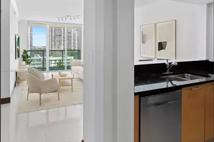 31 SE 5th St, Miami, FL 33131 - Photo 6