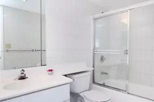 2555 Collins Ave, Miami Beach, FL 33140 - Photo 10