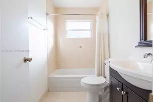 200 W Riverbend Dr, Sunrise, FL 33326 - Photo 32