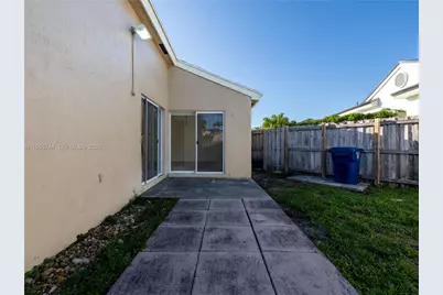 200 W Riverbend Dr, Sunrise, FL 33326 - Photo 46