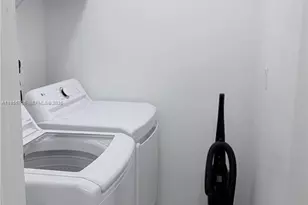 10686 SW 8th St, Pembroke Pines, FL 33025 - Photo 14