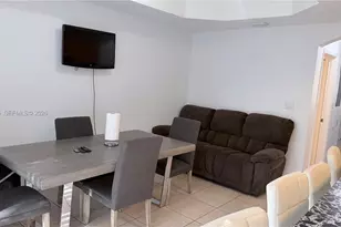 10686 SW 8th St, Pembroke Pines, FL 33025 - Photo 8