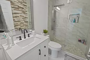 1421 NW 129th Ave, Sunrise, FL 33323 - Photo 18