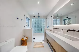 1000 NW 9th Ct, Miami, FL 33136 - Photo 32