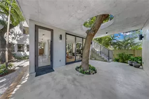 1000 NW 9th Ct, Miami, FL 33136 - Photo 2