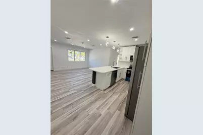 136 N Evergreen Dr, Lake Park, FL 33403 - Photo 10