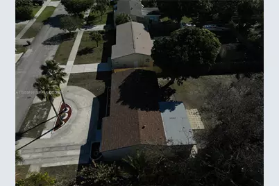 136 N Evergreen Dr, Lake Park, FL 33403 - Photo 30