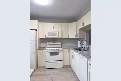 901 Colony Point Cir #505, Pembroke Pines, FL 33026 - Photo 4