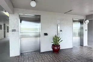 901 Colony Point Cir, Pembroke Pines, FL 33026 - Photo 2