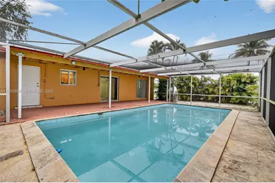 5700 NW 111th Ter, Hialeah, FL 33012 - Photo 30