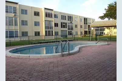 101 Berkley Rd #303, Hollywood, FL 33024 - Photo 14