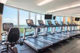 300 South Pointe Dr, Miami Beach, FL 33139 - Photo 64