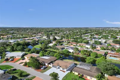 8649 W Long Acre Dr, Miramar, FL 33025 - Photo 2