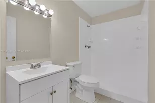 17901 NW 68th Ave, Hialeah, FL 33015 - Photo 14