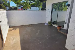 9352 Wedgewood Ln, Tamarac, FL 33321 - Photo 2