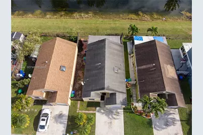9936 W Daffodil Ln, Miramar, FL 33025 - Photo 2