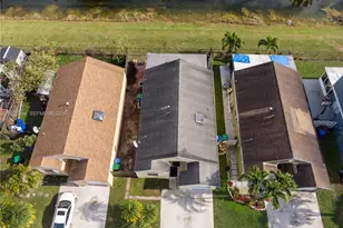 9936 W Daffodil Ln, Miramar, FL 33025 - Photo 2