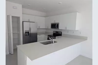 338 SW Ter, Homestead, FL 33034 - Photo 2