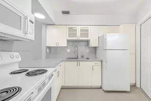 1715 NE Miami Gardens Dr, Miami, FL 33179 - Photo 1