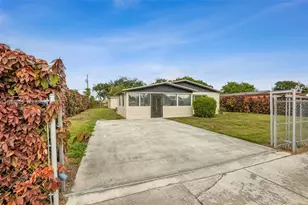 746 NW 3rd St, Florida City, FL 33034 - Photo 2