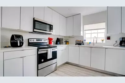 5157 NE 6th Ave, Oakland Park, FL 33334 - Photo 8