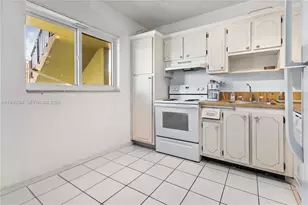 5935 Del Lago Cir, Sunrise, FL 33313 - Photo 14