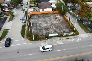 705 NW 18th Pl, Miami, FL 33125 - Photo 1