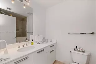 1060 Brickell Ave, Miami, FL 33131 - Photo 10