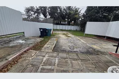 2764 NW 31st St, Miami, FL 33142 - Photo 26