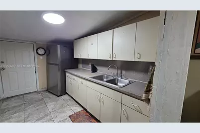 2764 NW 31st St, Miami, FL 33142 - Photo 14