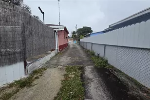 2764 NW 31st St, Miami, FL 33142 - Photo 28