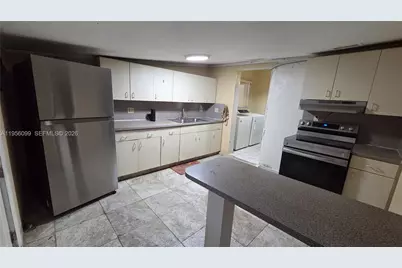 2764 NW 31st St, Miami, FL 33142 - Photo 16
