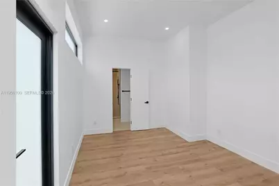 7801 Byron Ave #B, Miami Beach, FL 33141 - Photo 2