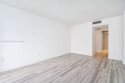 3625 N Country Club Dr #901, Aventura, FL 33180 - Photo 14