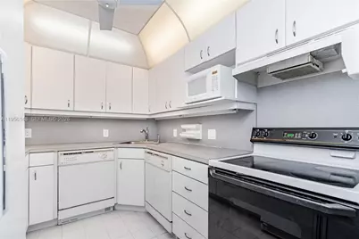 3625 N Country Club Dr #901, Aventura, FL 33180 - Photo 2