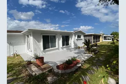 6990 NW 17th St, Margate, FL 33063 - Photo 14