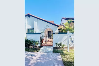 17355 NW 66th Ct, Hialeah, FL 33015 - Photo 2