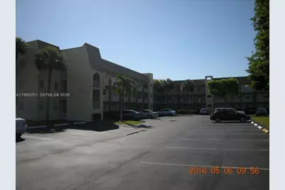 8325 Sunrise Lakes Blvd #112, Sunrise, FL 33322 - Photo 1