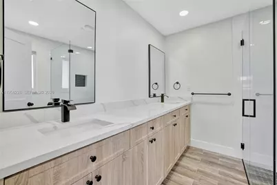 1911 NW 40th Ct, Oakland Park, FL 33309 - Photo 28