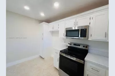 411 S Hollybrook Dr #305, Pembroke Pines, FL 33025 - Photo 4