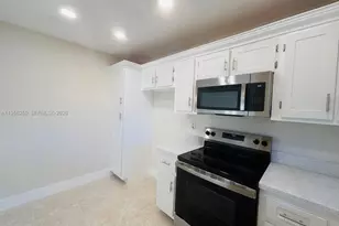 411 S Hollybrook Dr, Pembroke Pines, FL 33025 - Photo 4