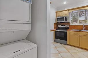 830 NW 74th St, Miami, FL 33150 - Photo 16