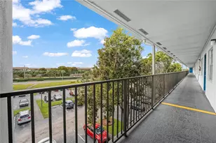 551 SW 135th Ave, Pembroke Pines, FL 33027 - Photo 54